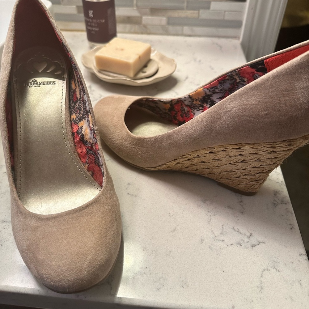 Fergie wedges!